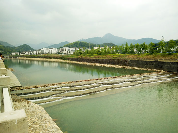 4生态堰坝1.jpg